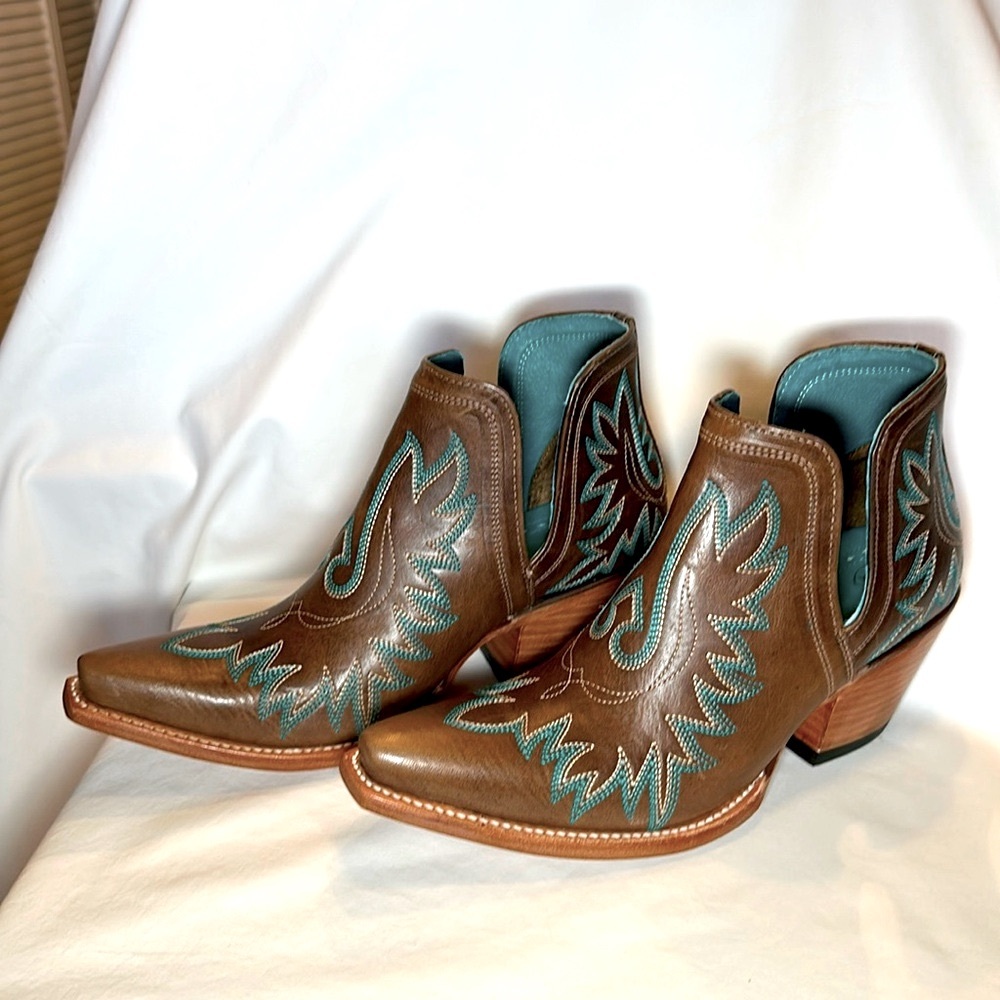 Ariat Cowboy Booties -NEW Dixon Bootie, Size 9.5 Medium, 2.5 heel, Brown leather